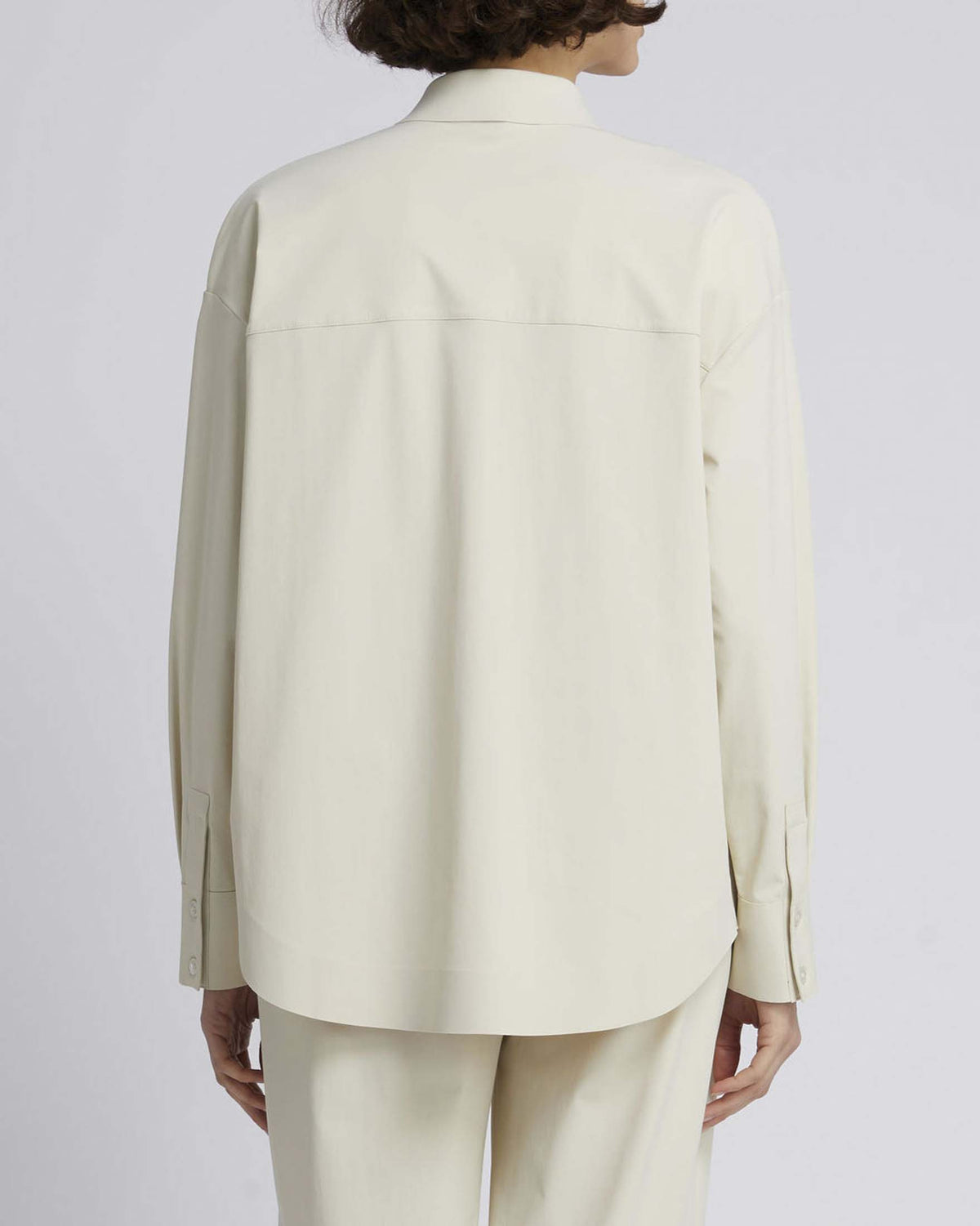 Camicia  MM Max Mara in tessuto tecnico con abbottonatura nascosta e fondo stondato