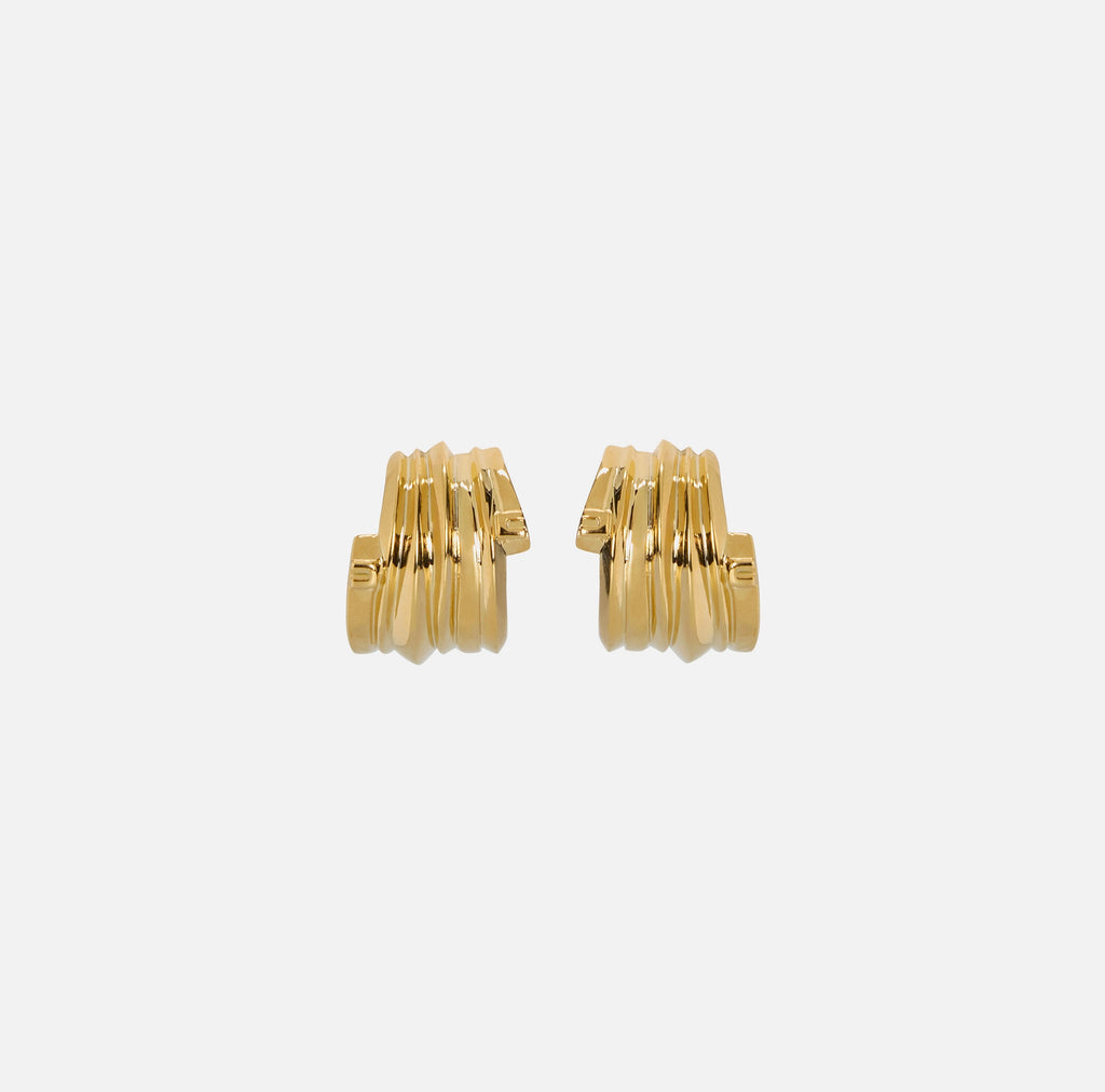Orecchini con micro-dettagli logo