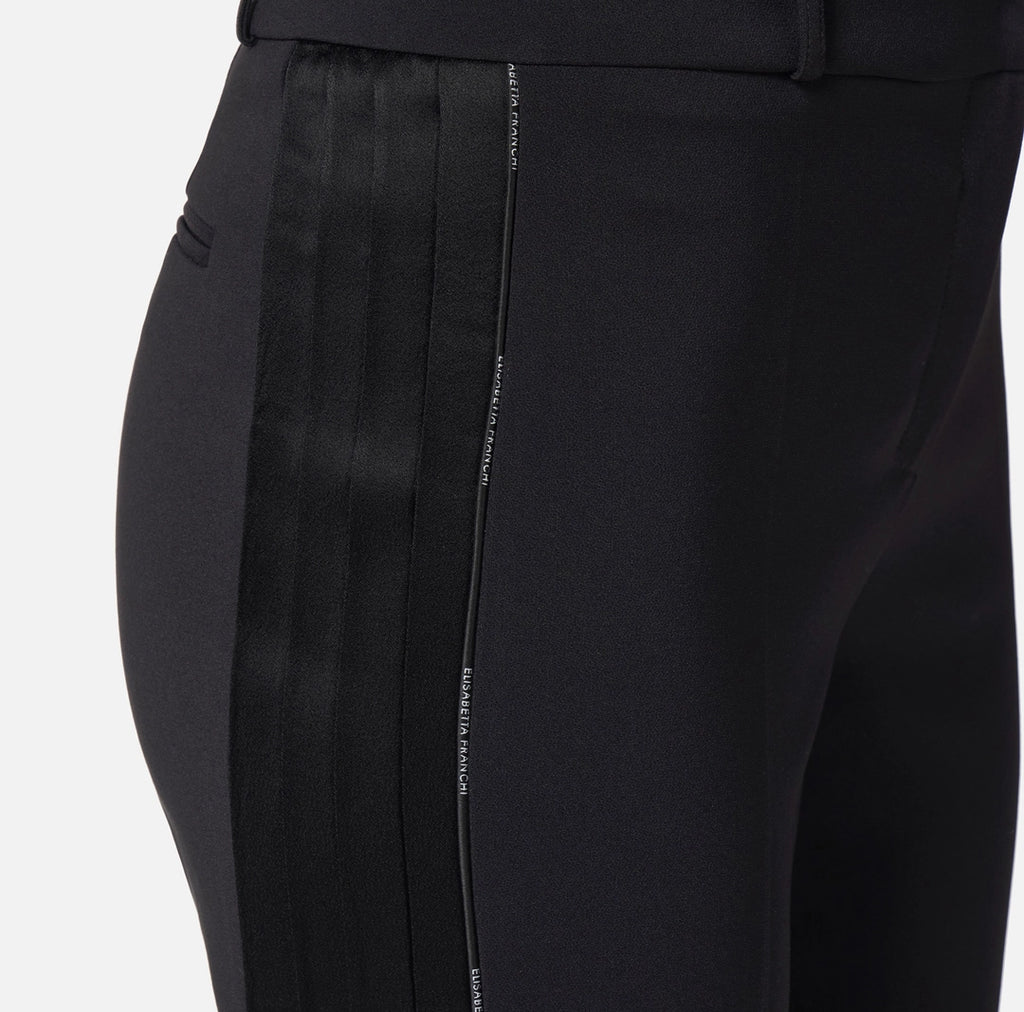 Pantaloni in crêpe leggero con dettagli smoking