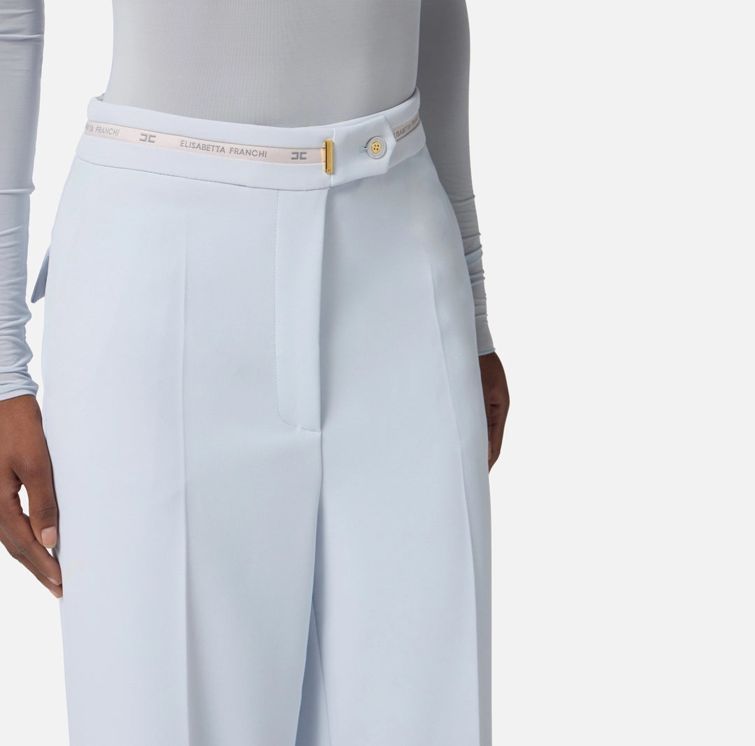 Pantaloni in crêpe leggero con nastro logo