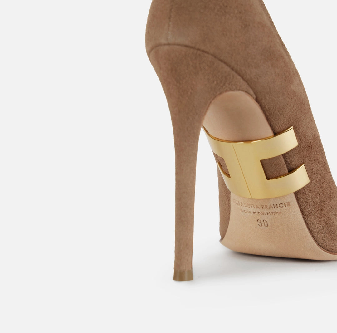 Décolleté in suede con logo gioiello