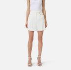Shorts in gabardina con logo gioiello