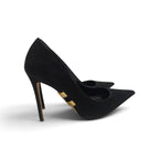 Décolleté in suede con logo gioiello